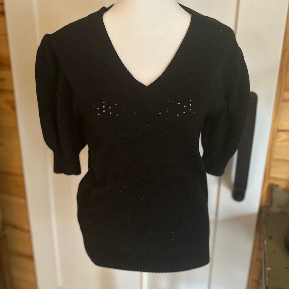 Beautiful short sleeve knit top